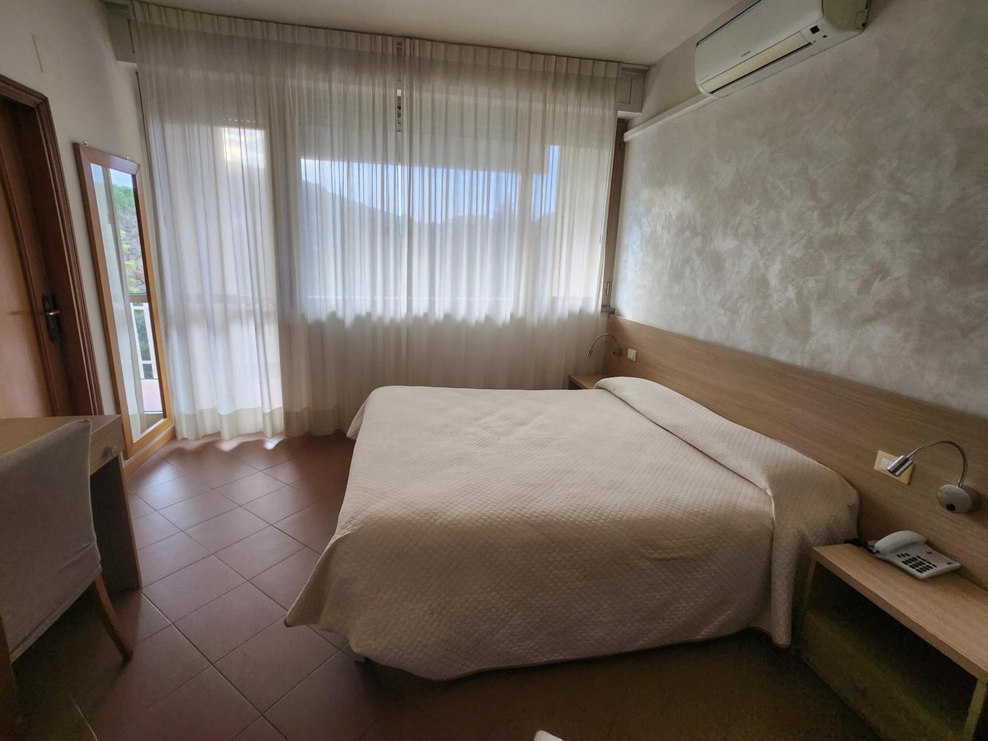 Albergo Nyers Перуджа Экстерьер фото