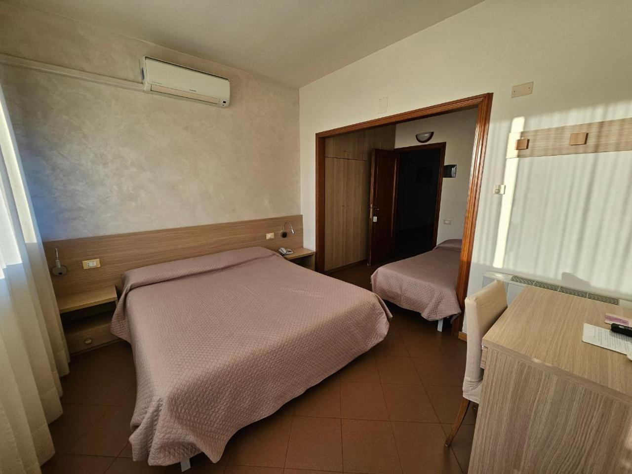 Albergo Nyers Перуджа Экстерьер фото