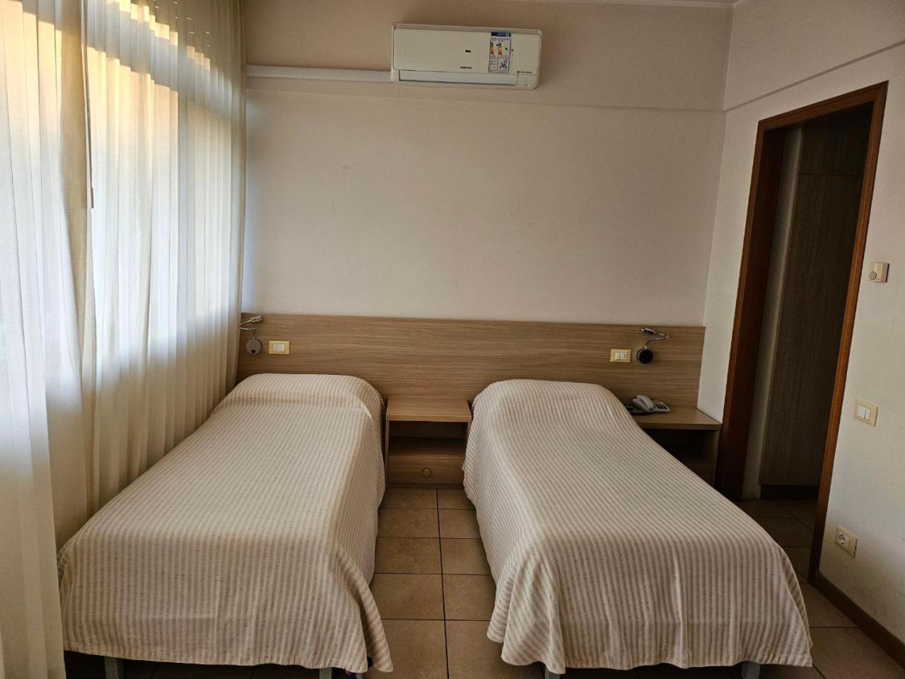 Albergo Nyers Перуджа Экстерьер фото