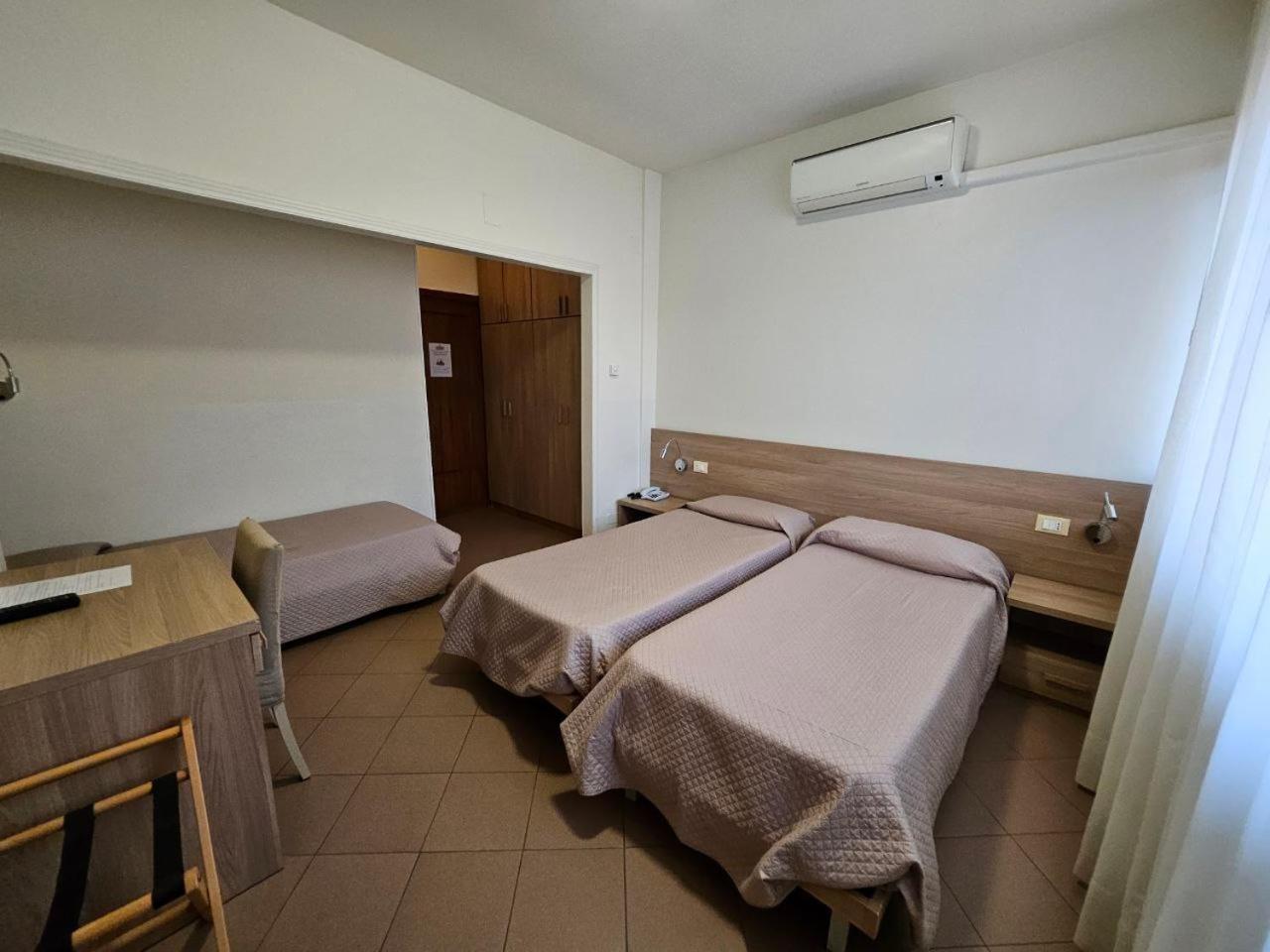 Albergo Nyers Перуджа Экстерьер фото