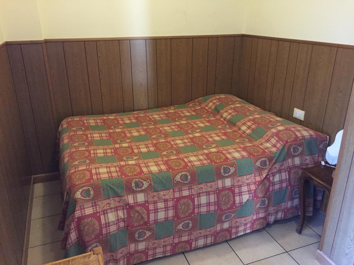 Albergo Nyers Перуджа Экстерьер фото