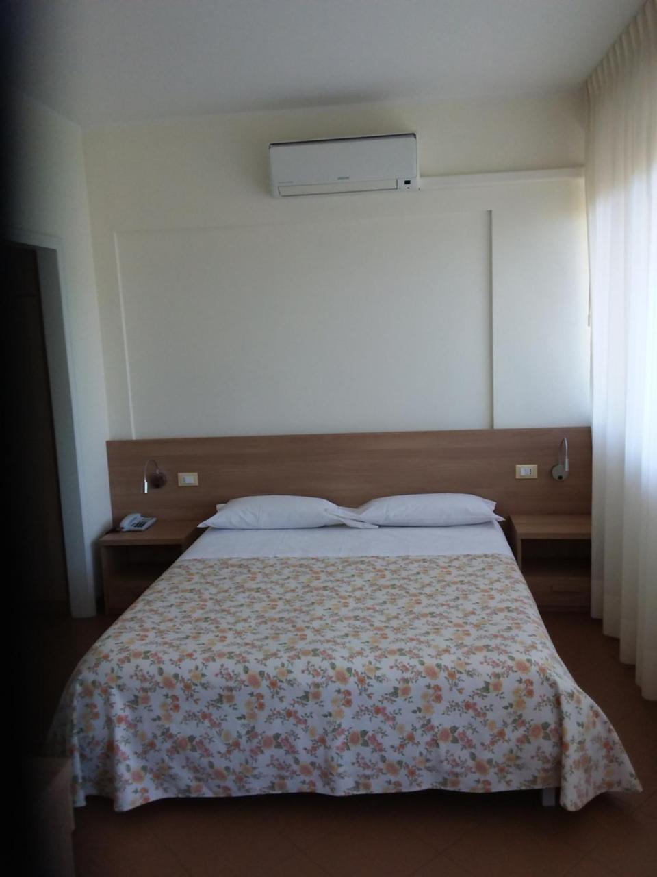 Albergo Nyers Перуджа Экстерьер фото