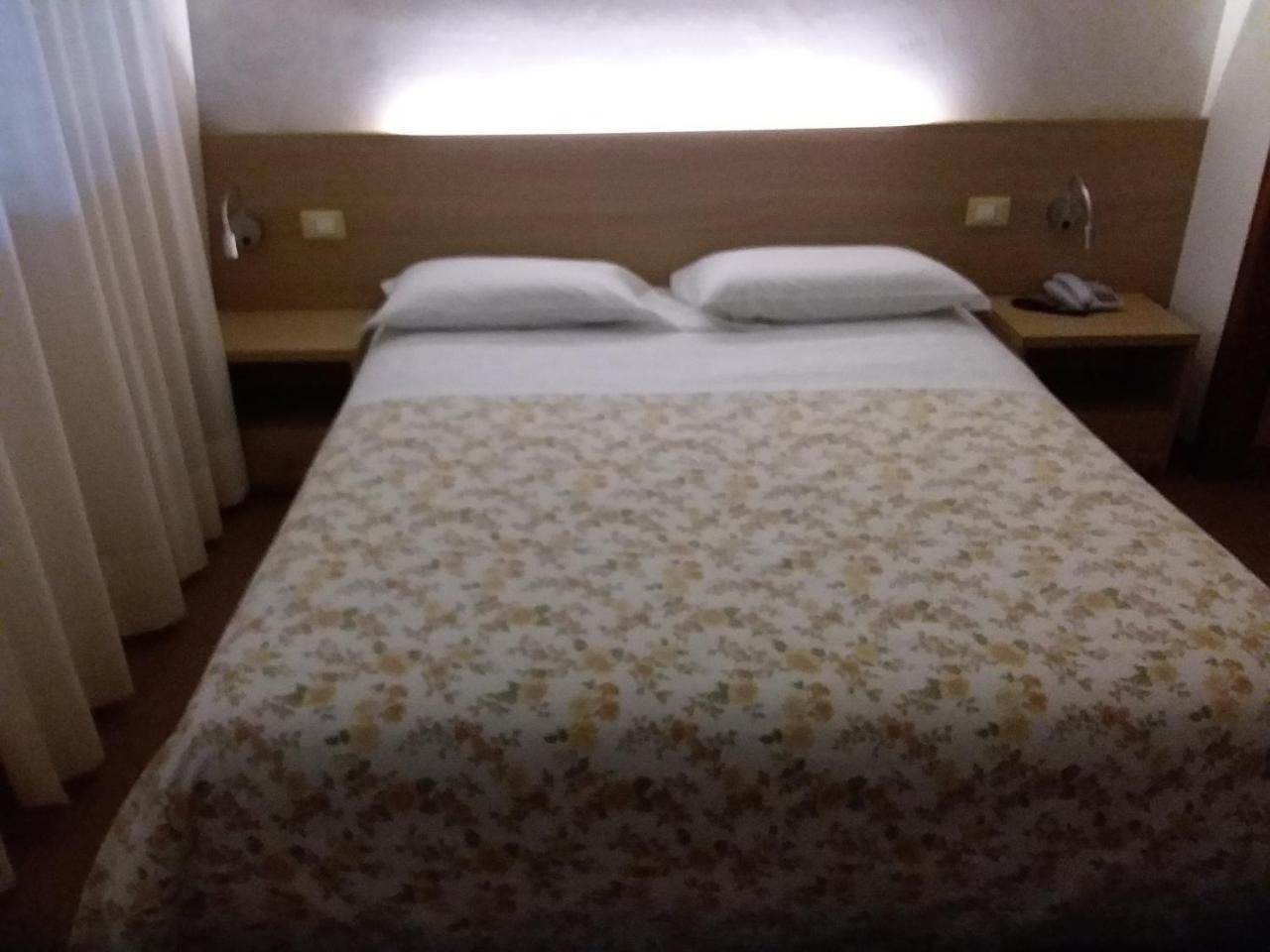 Albergo Nyers Перуджа Экстерьер фото