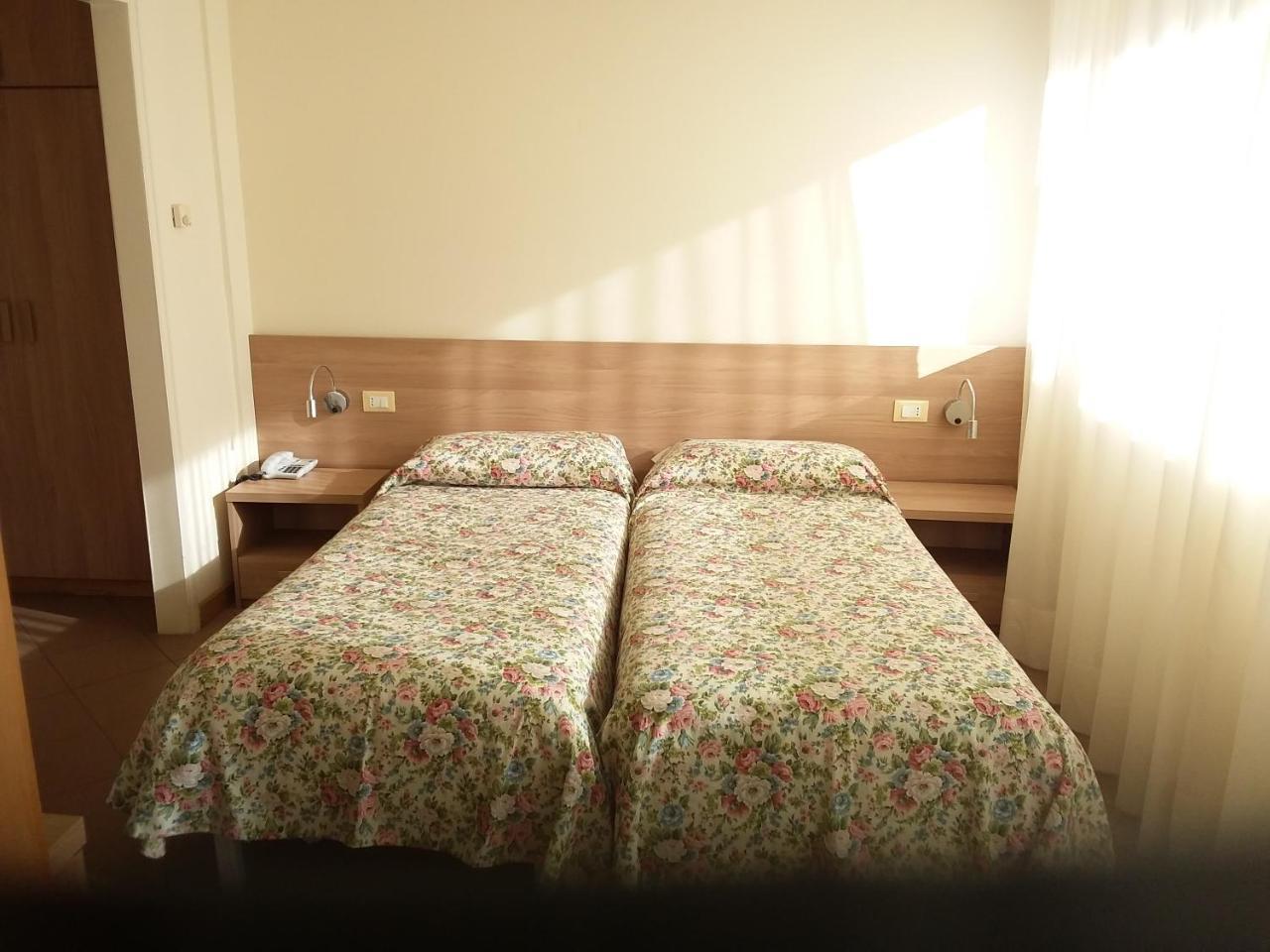 Albergo Nyers Перуджа Экстерьер фото