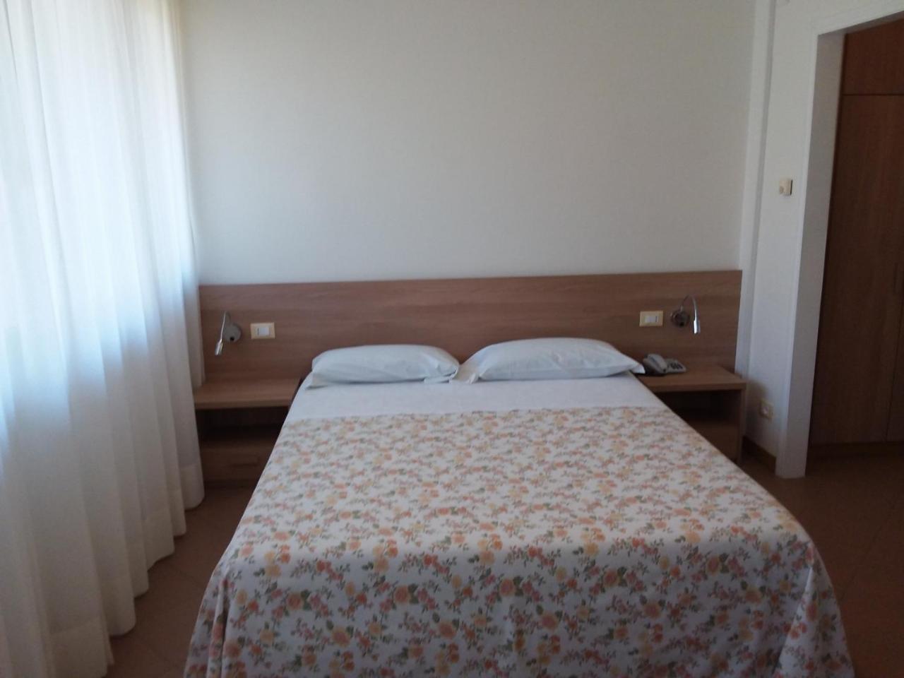 Albergo Nyers Перуджа Экстерьер фото