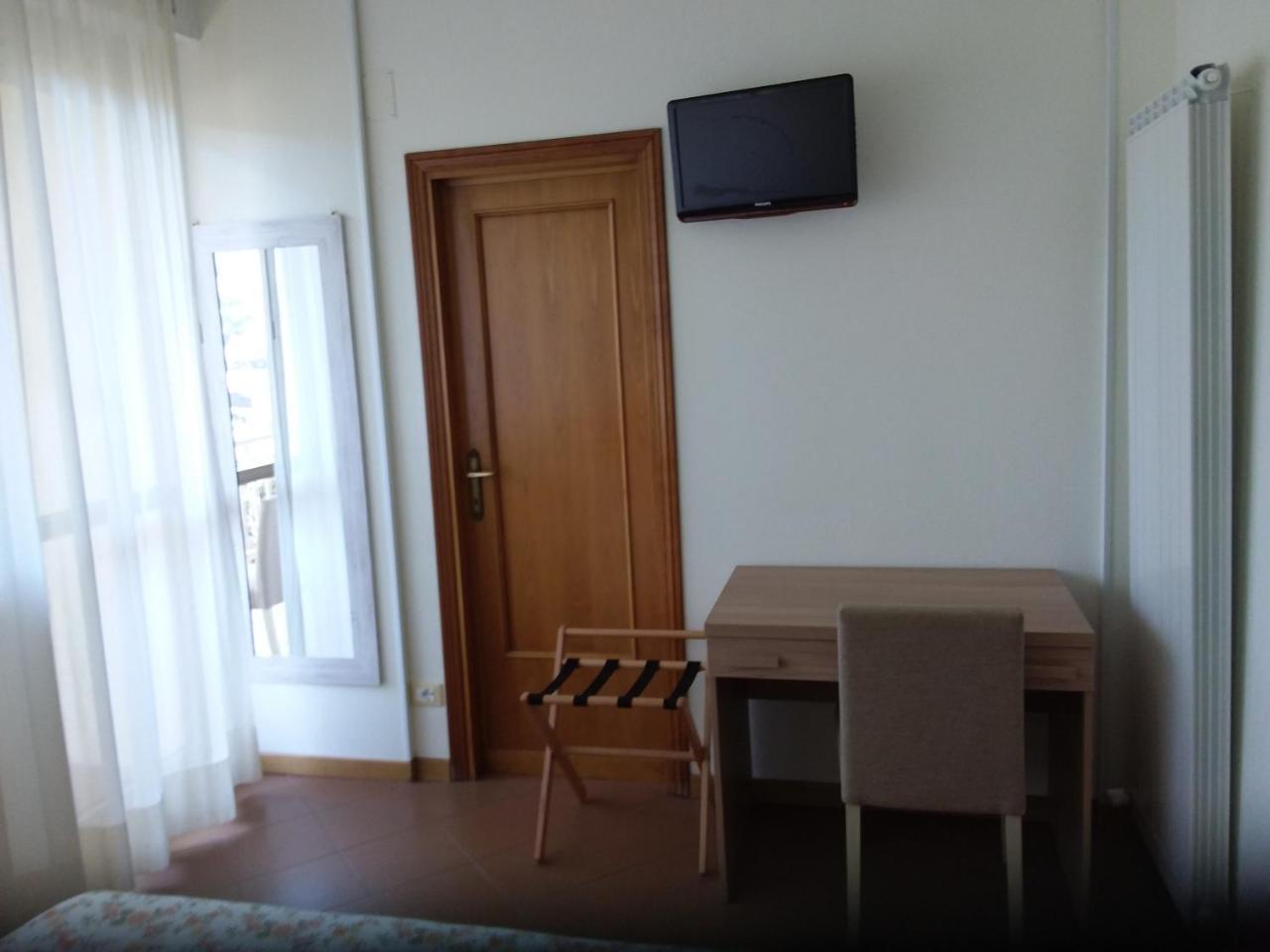 Albergo Nyers Перуджа Экстерьер фото