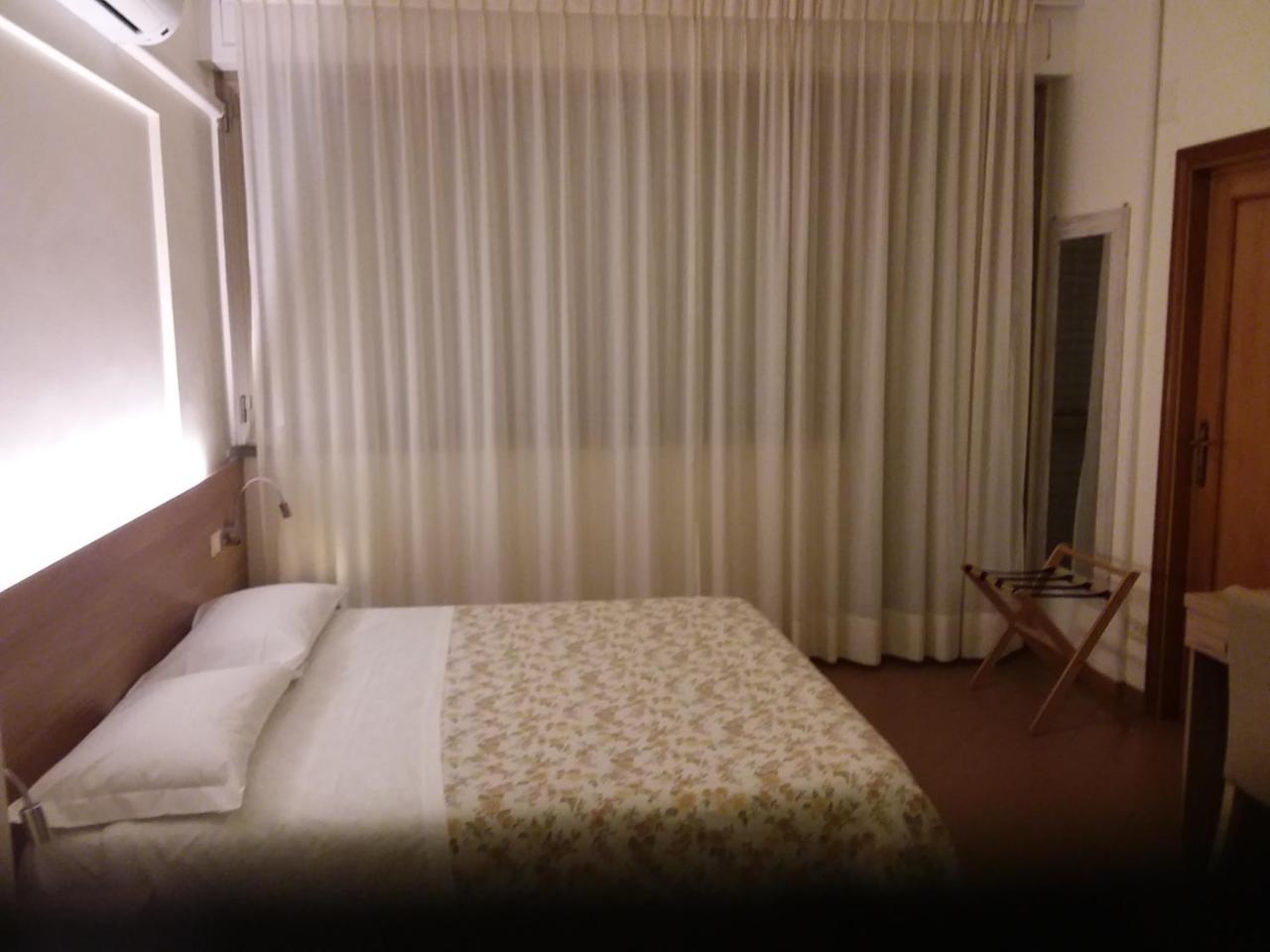 Albergo Nyers Перуджа Экстерьер фото