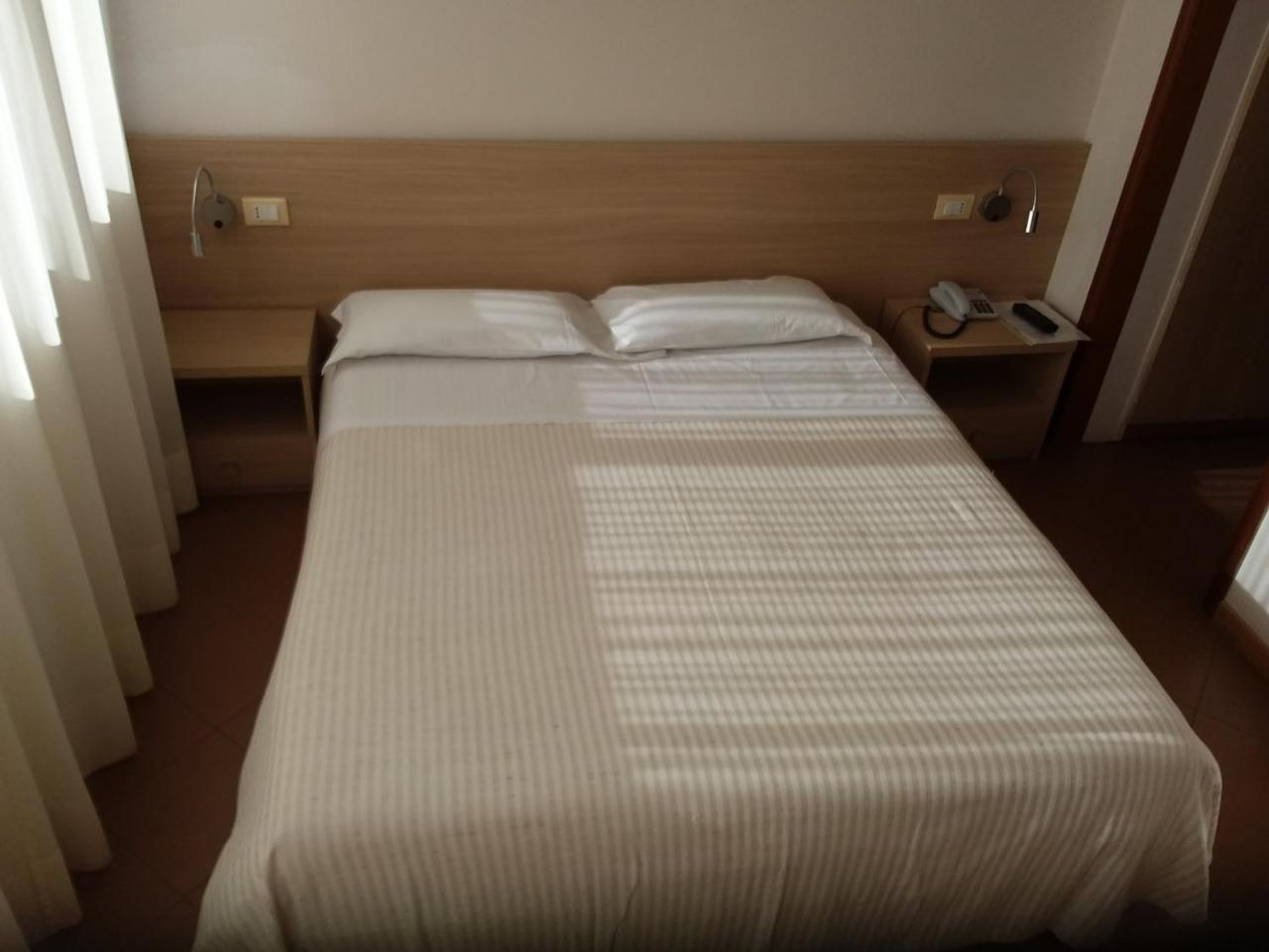 Albergo Nyers Перуджа Экстерьер фото