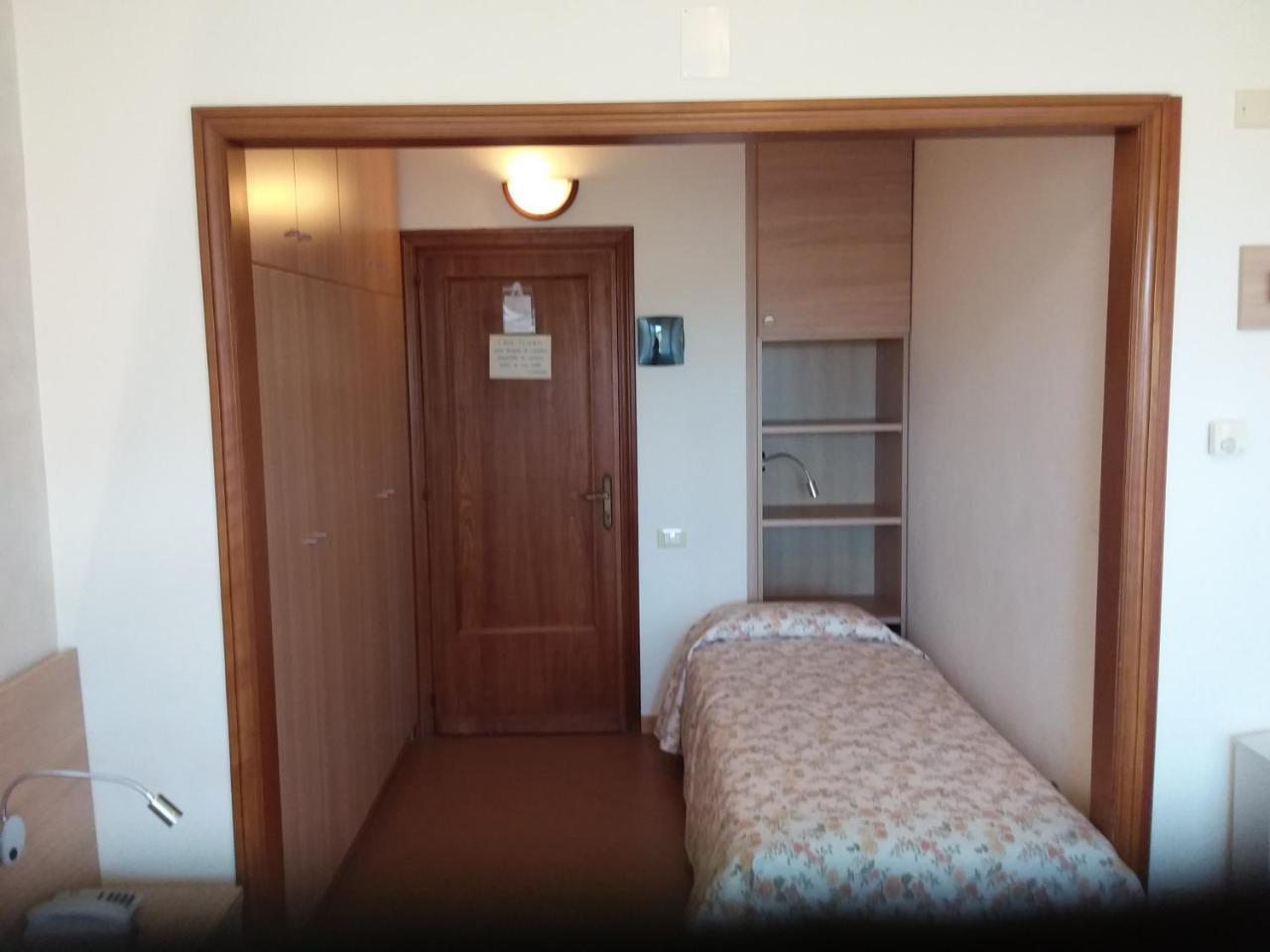 Albergo Nyers Перуджа Экстерьер фото
