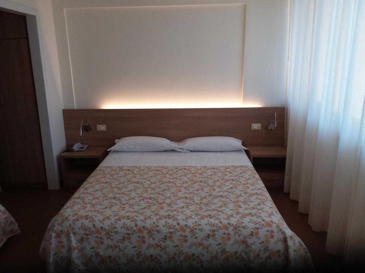 Albergo Nyers Перуджа Экстерьер фото