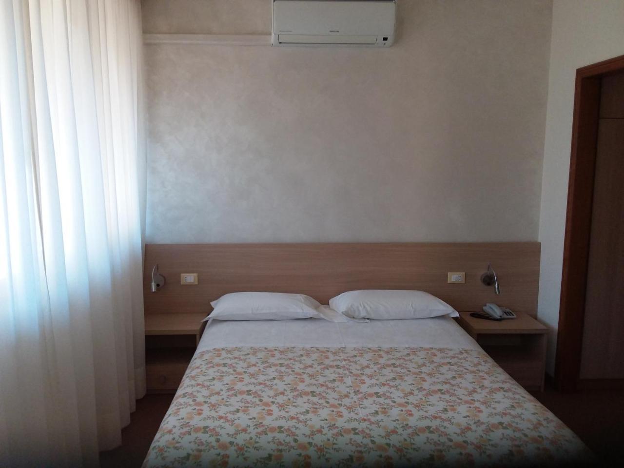 Albergo Nyers Перуджа Экстерьер фото